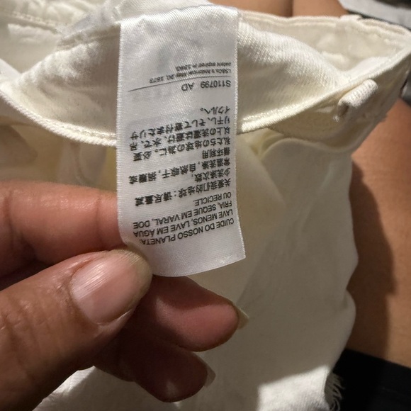 Levi's White Jean Shorts Distressed Raw-Edge - Picture 11 of 12